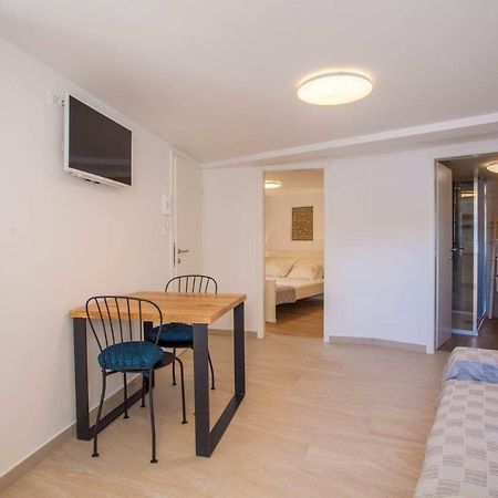 Apartmani Kraj Mora Cres Eksteriør bilde