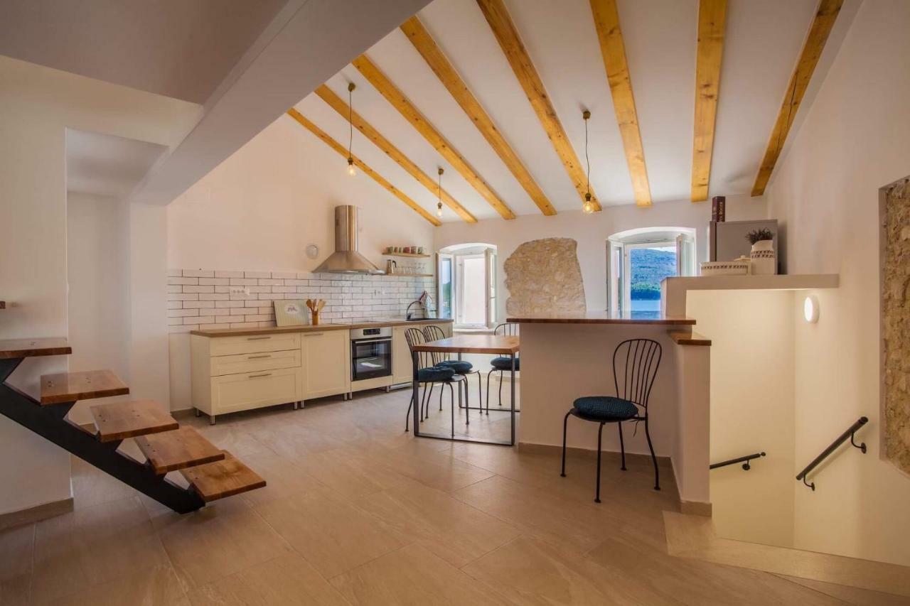 Apartmani Kraj Mora Cres Eksteriør bilde