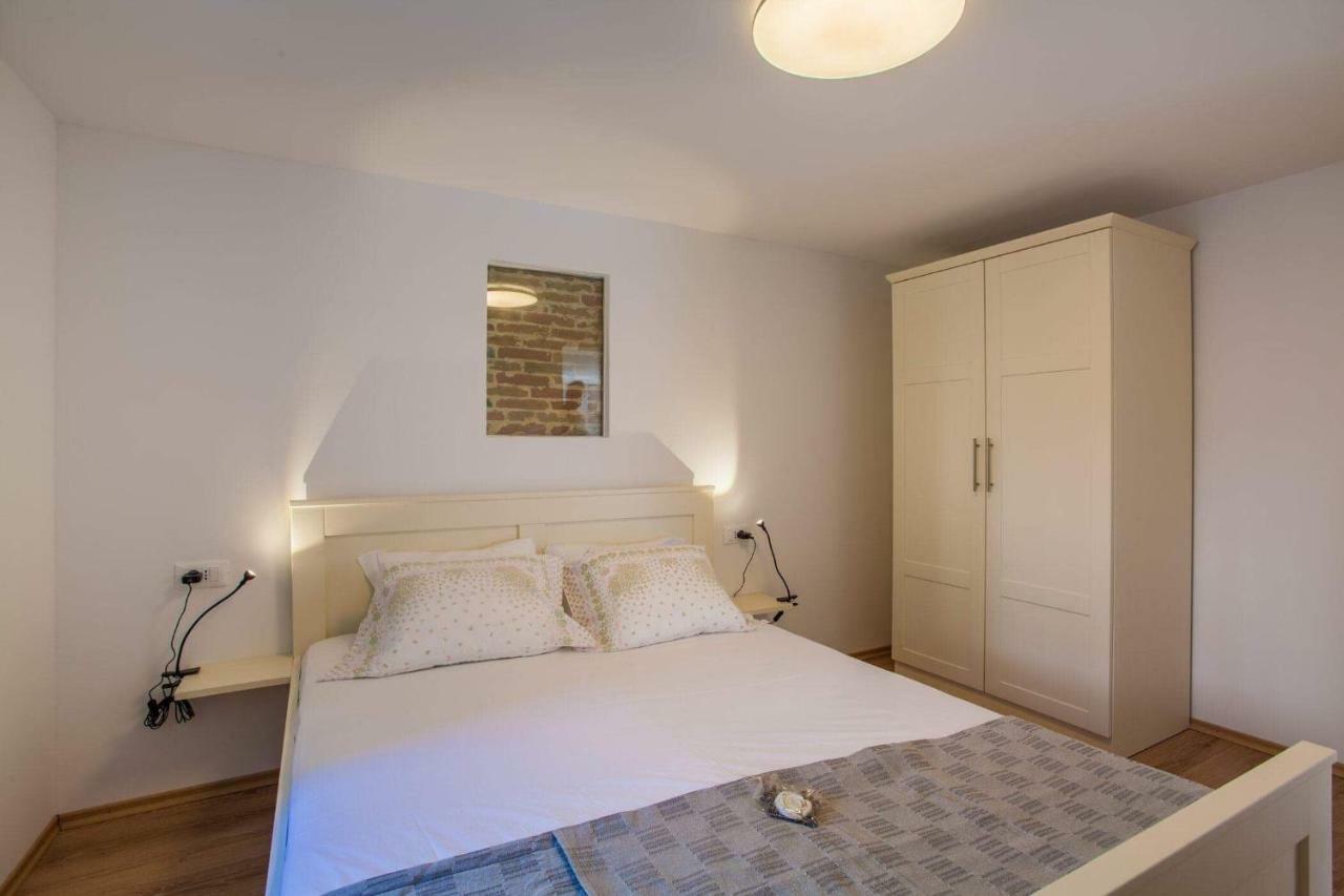 Apartmani Kraj Mora Cres Eksteriør bilde