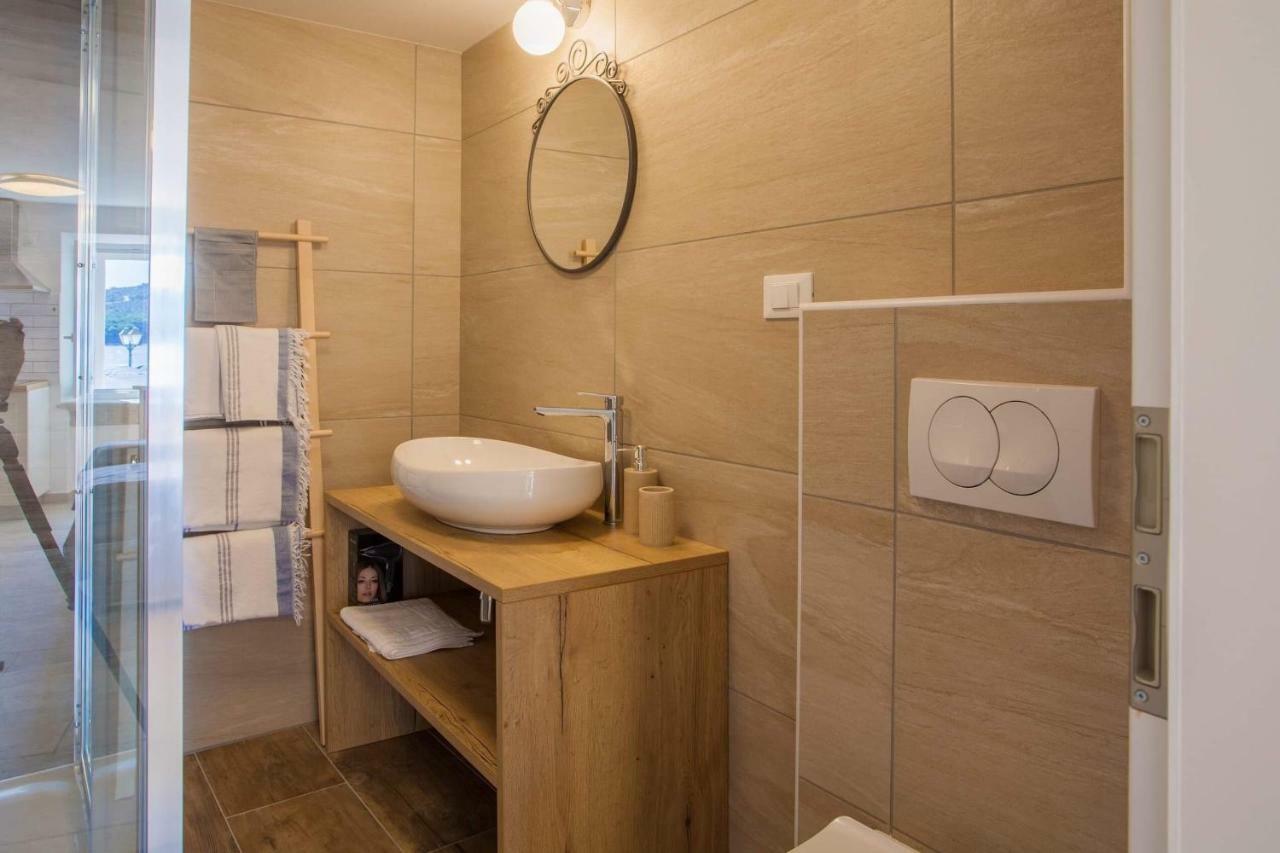 Apartmani Kraj Mora Cres Eksteriør bilde