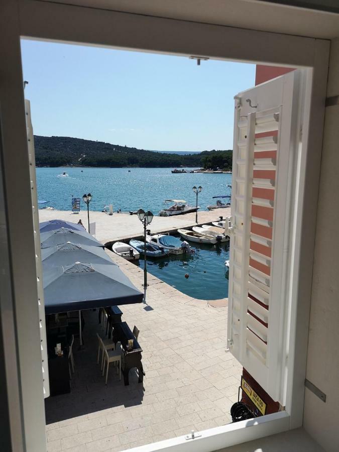 Apartmani Kraj Mora Cres Eksteriør bilde