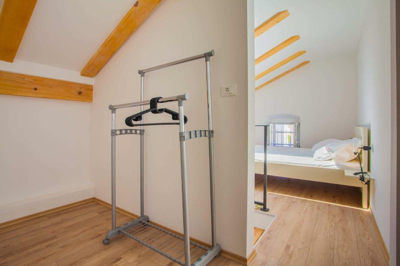 Apartmani Kraj Mora Cres Eksteriør bilde