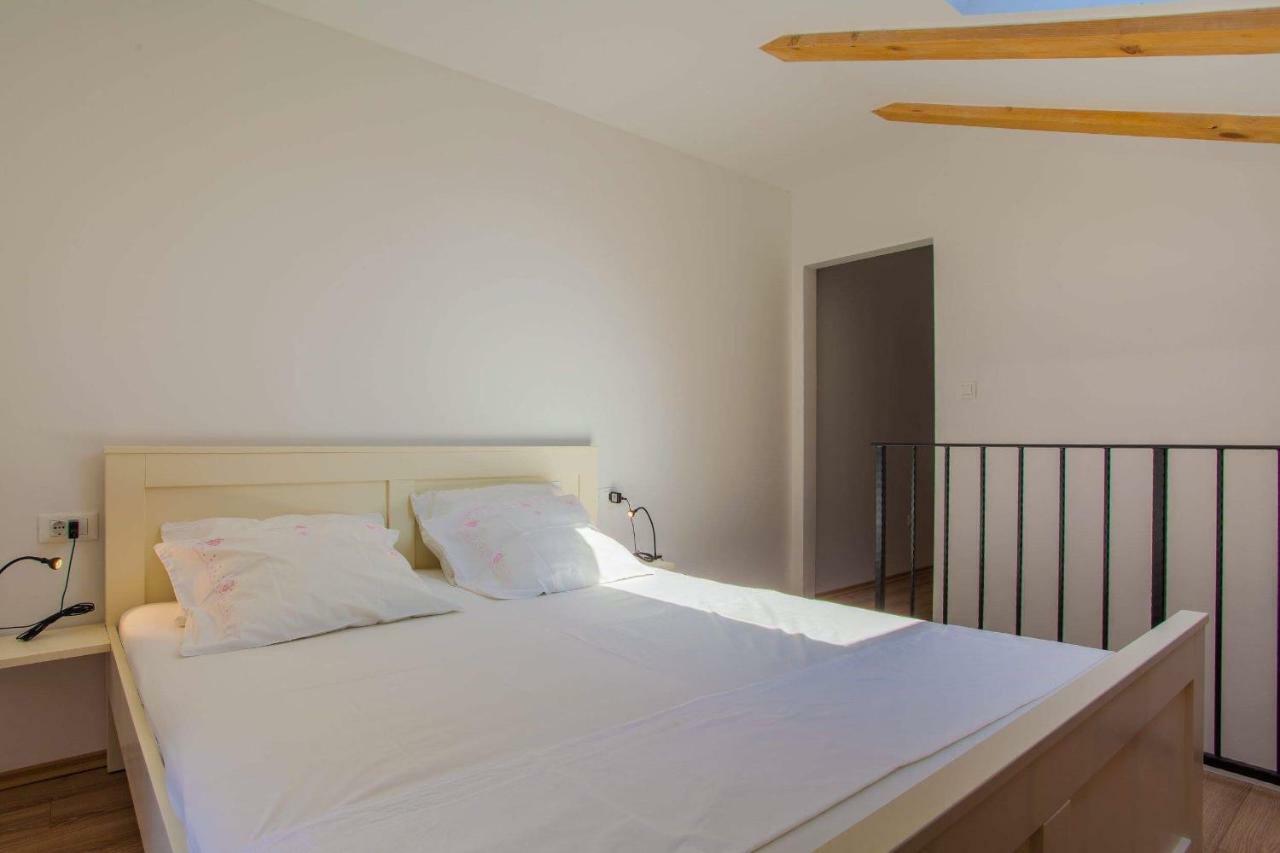 Apartmani Kraj Mora Cres Eksteriør bilde