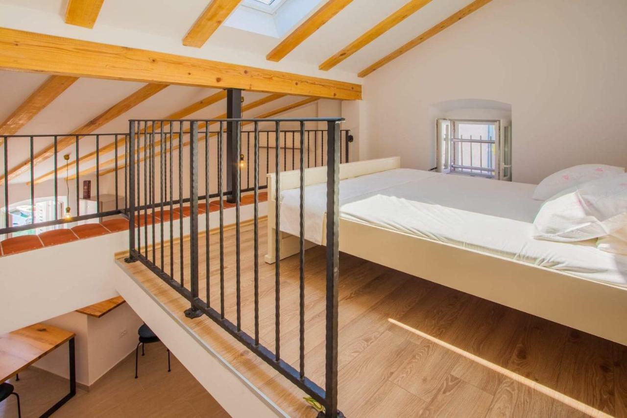 Apartmani Kraj Mora Cres Eksteriør bilde