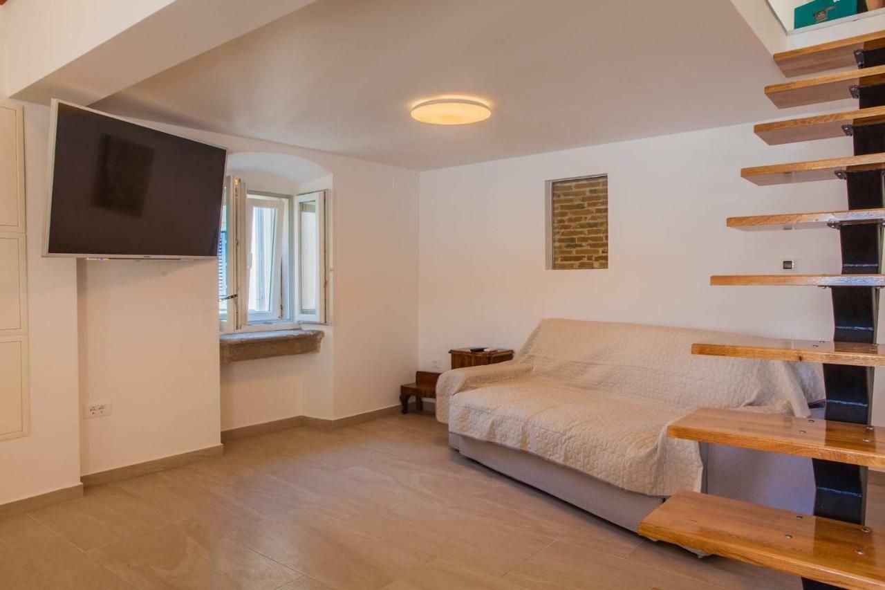 Apartmani Kraj Mora Cres Eksteriør bilde