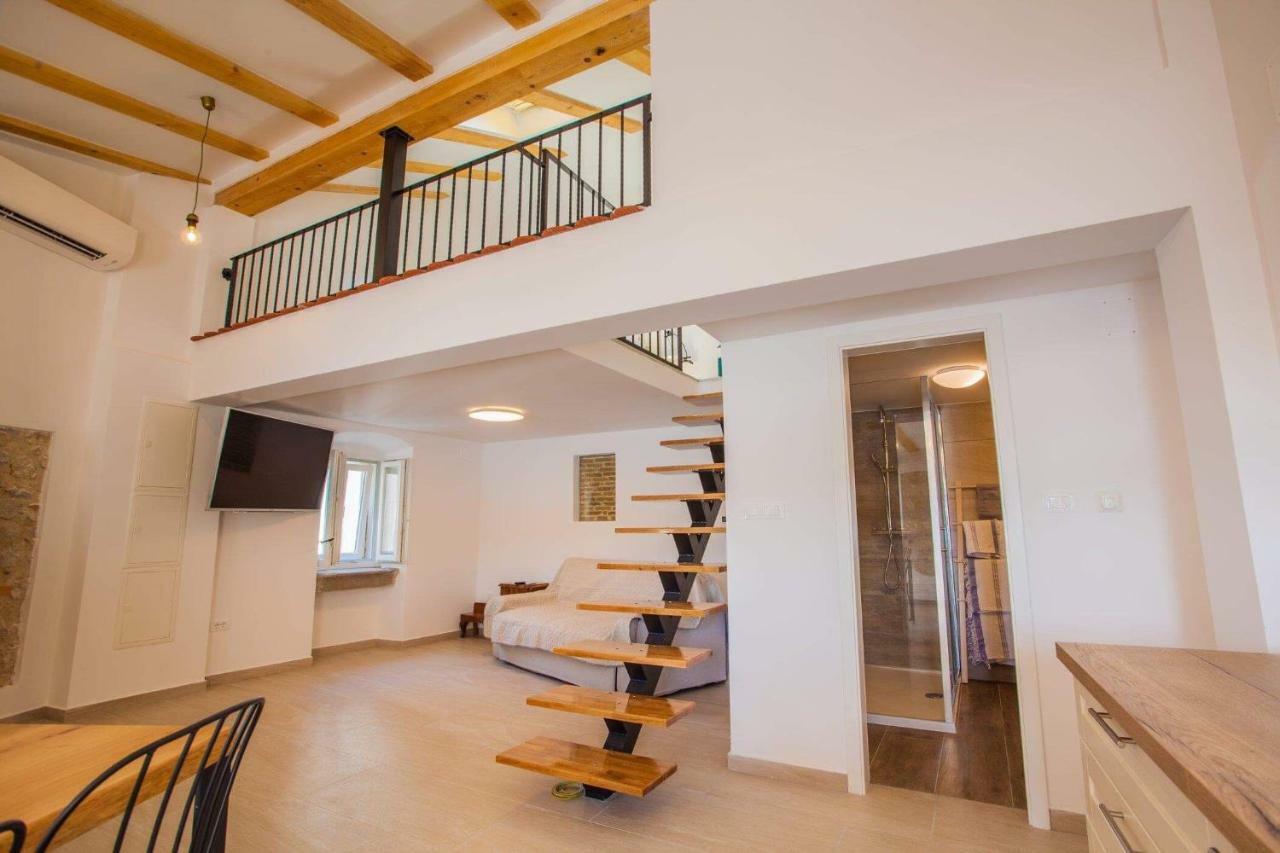 Apartmani Kraj Mora Cres Eksteriør bilde