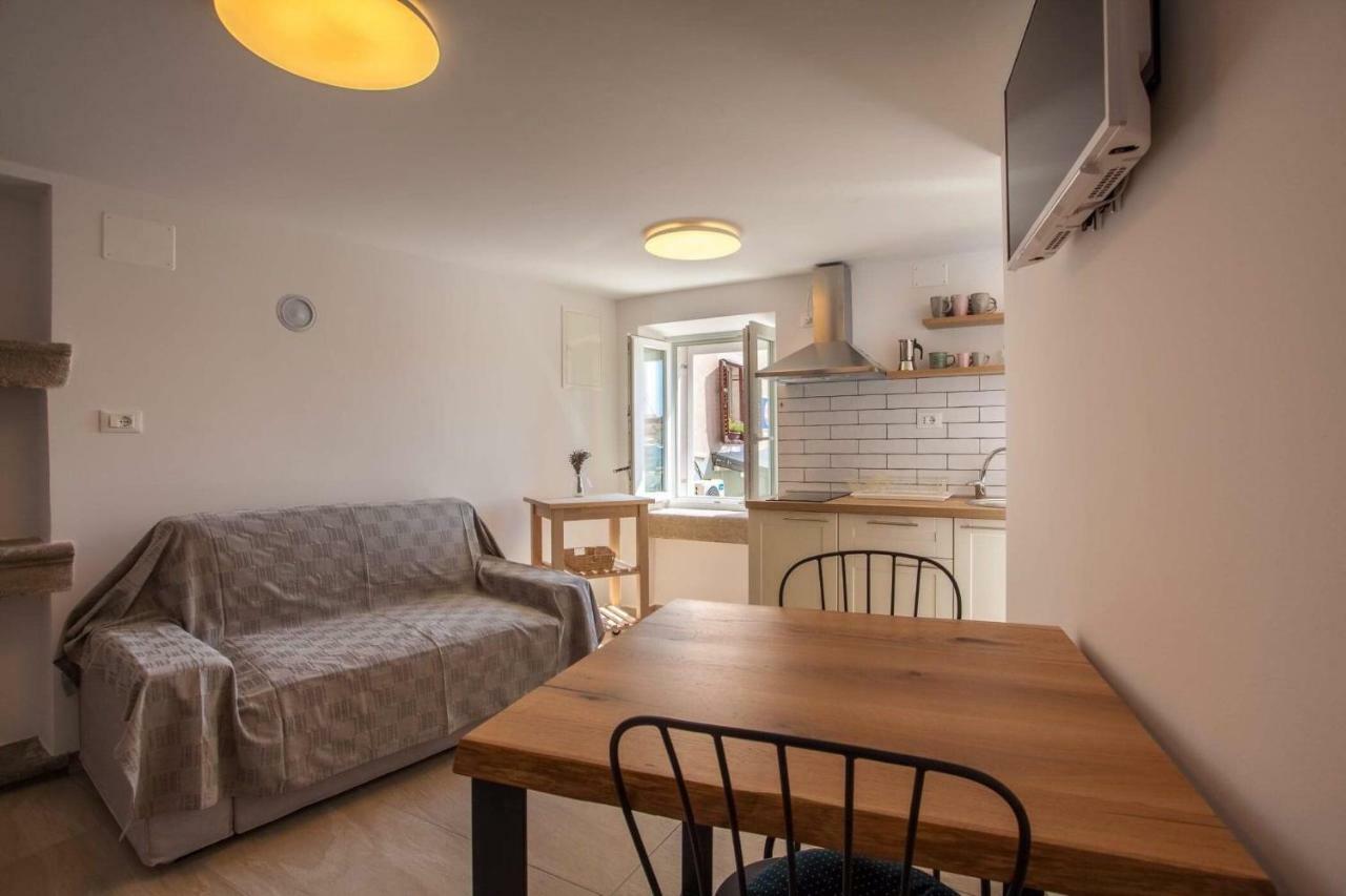 Apartmani Kraj Mora Cres Eksteriør bilde