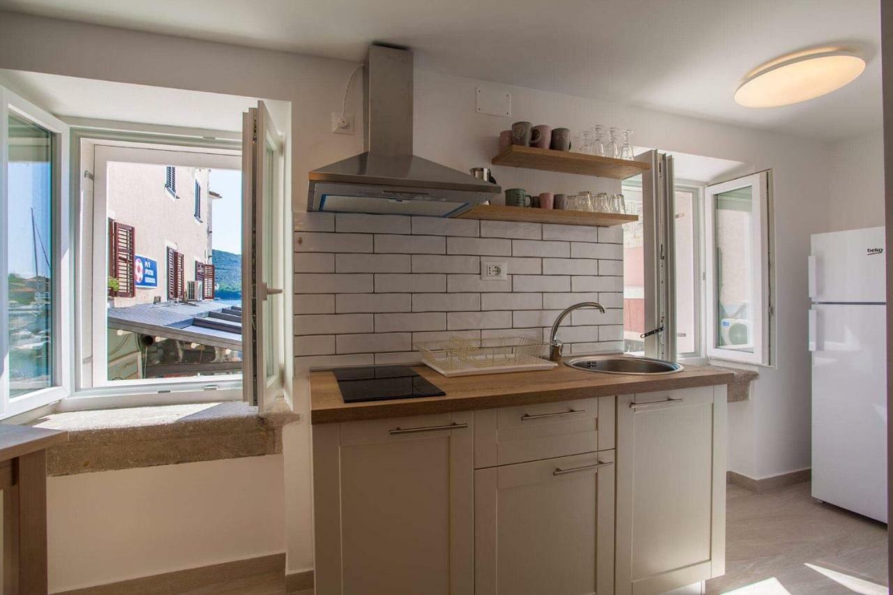 Apartmani Kraj Mora Cres Eksteriør bilde