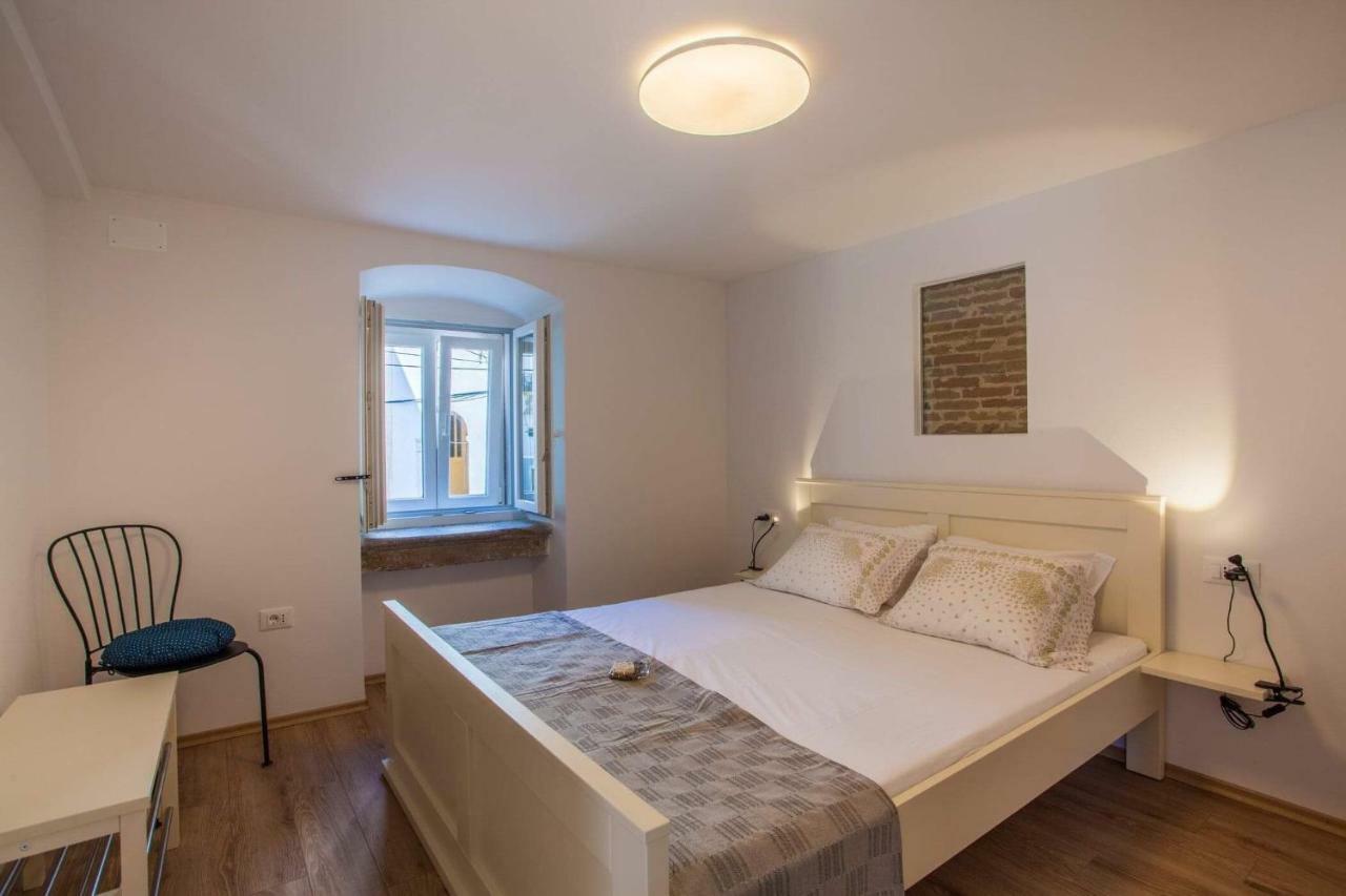 Apartmani Kraj Mora Cres Eksteriør bilde