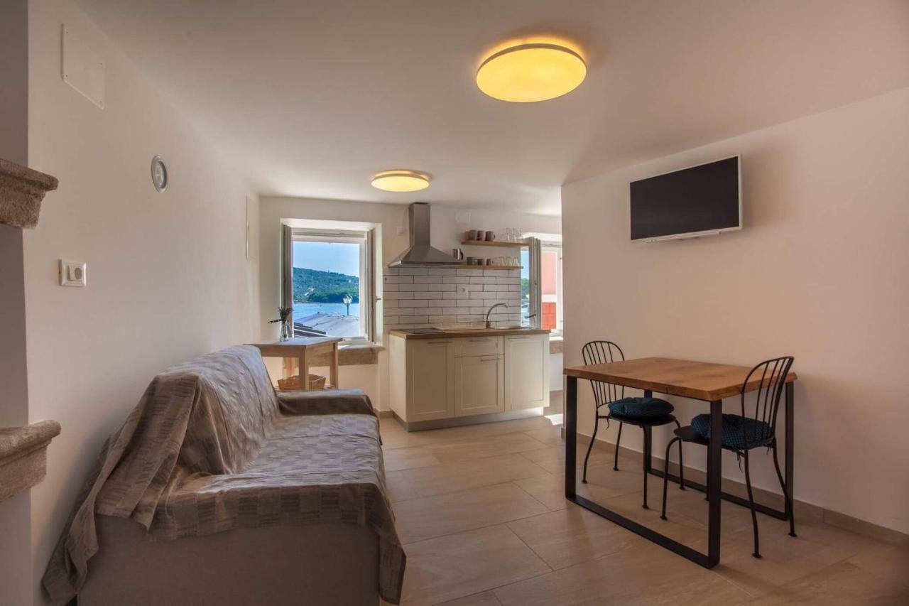 Apartmani Kraj Mora Cres Eksteriør bilde